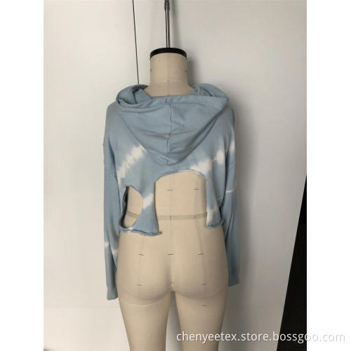 Kurzer Kapuzenpulli mit Kapuze